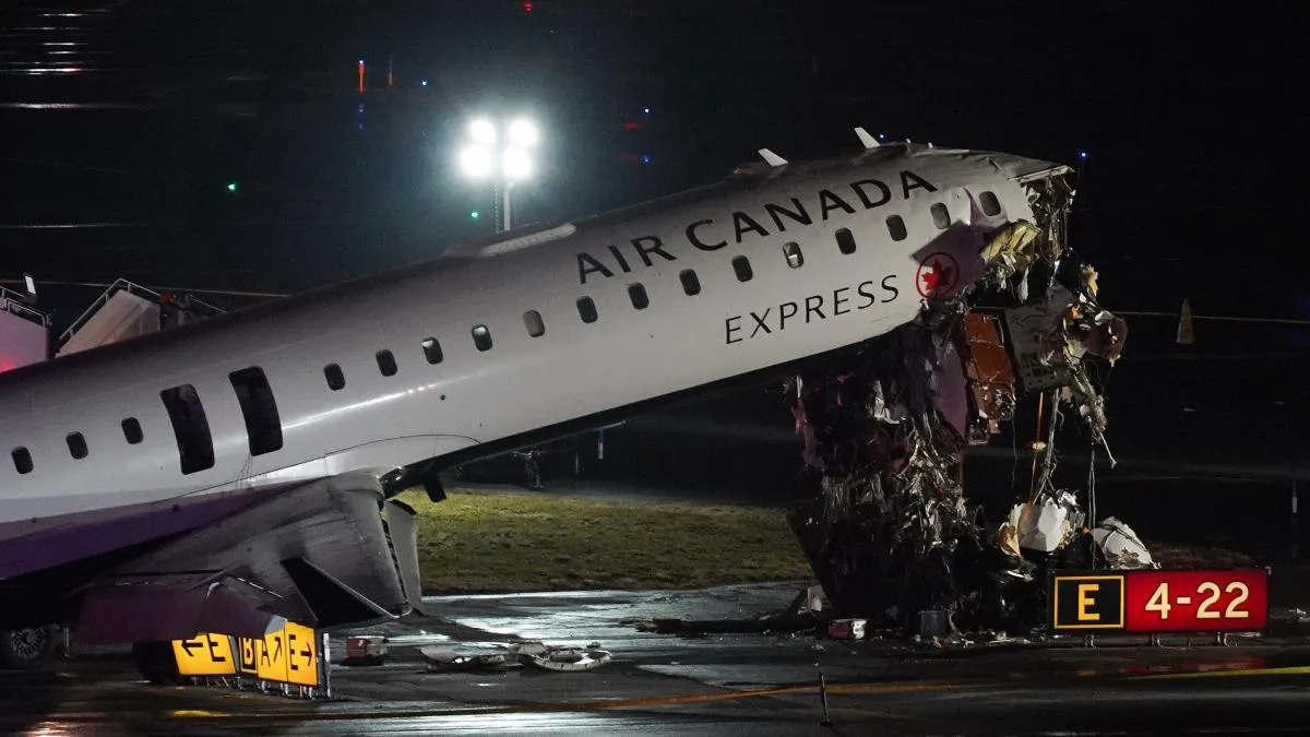 
                            Así fue el accidente del avión que chocó contra un camión de bomberos en el aeropuerto de LaGuardia
                        