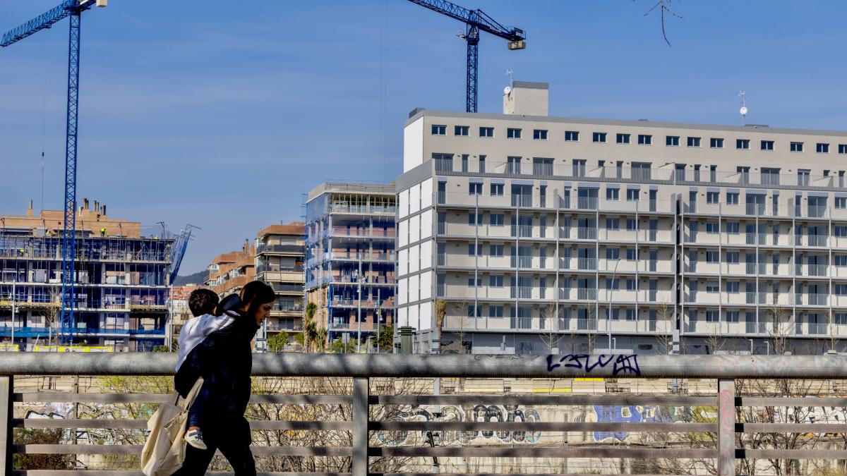 
                                                                         La compraventa de vivienda cae un 5% en enero lastrada por los precios y la escasez de oferta
                                                                     