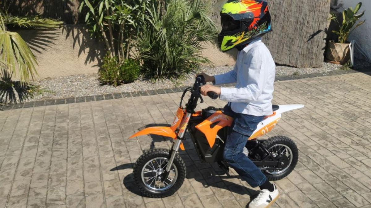 Hemos probado la moto eléctrica para niños MileRocket 1 de HillMilES: hasta 25 km/h, fácil de conducir y buena relación calidad-precio