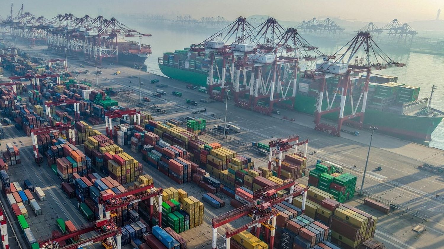 "Ça fait dix jours que le bateau est à quai" : l'impact de la guerre au Moyen-Orient sur les exportations chinoises