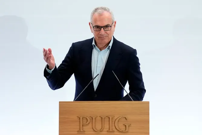 Los inversores aplauden la posible fusión de Estée Lauder y Puig: la acción de la española se dispara un 15% en la apertura de las bolsas