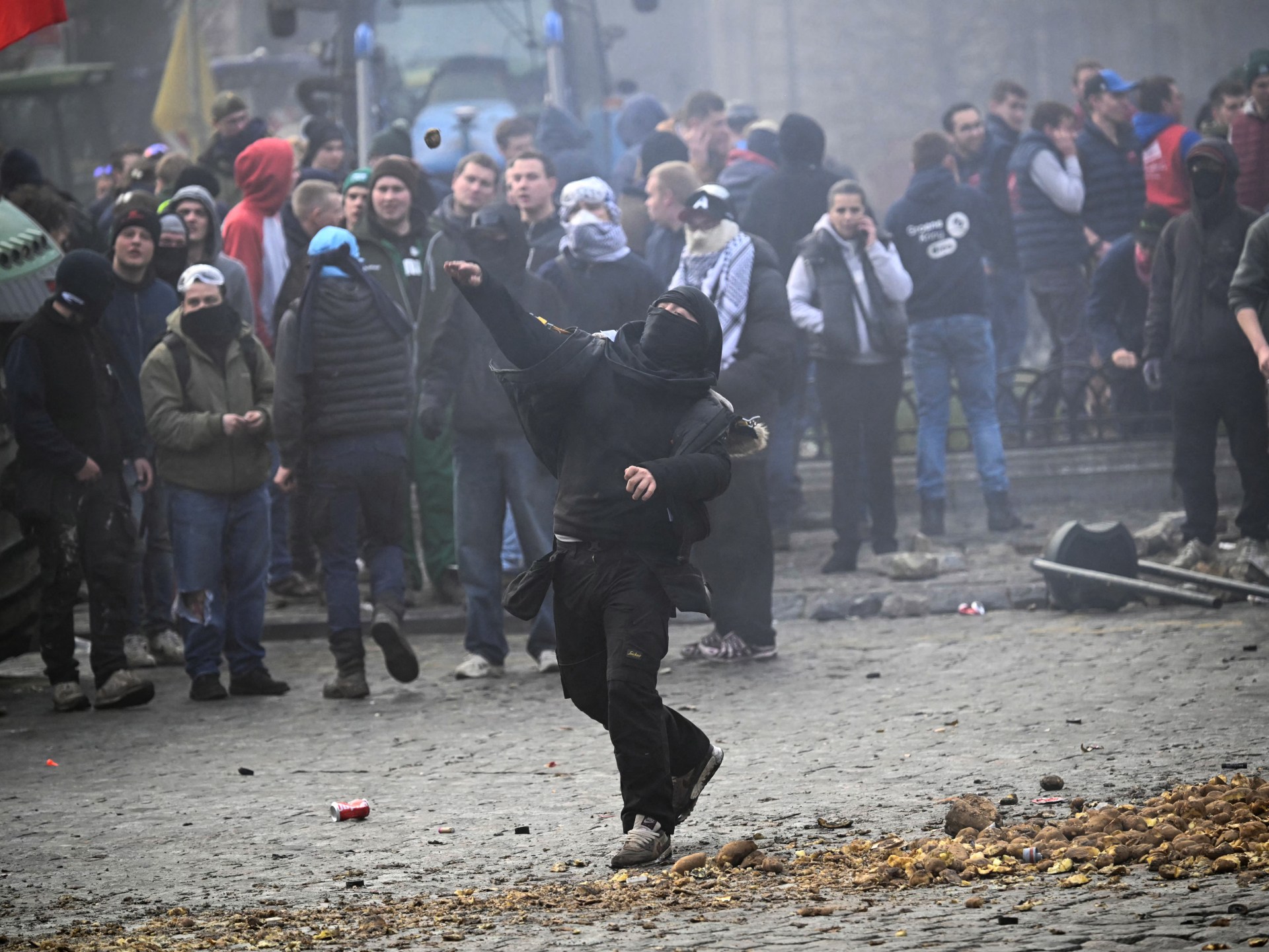 Angry farmers block Brussels roads with tractors over Mercosur trade deal
