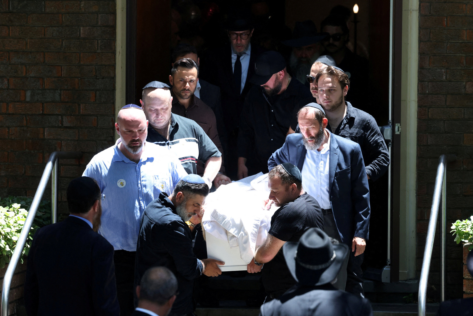 Mourners pay tribute to 10-year-old killed in Bondi massacre