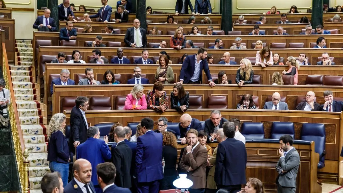 
                                                                         El Gobierno veta la enmienda del PP y Junts que limita la regularización de inmigrantes alegando un sobrecoste
                                                                     