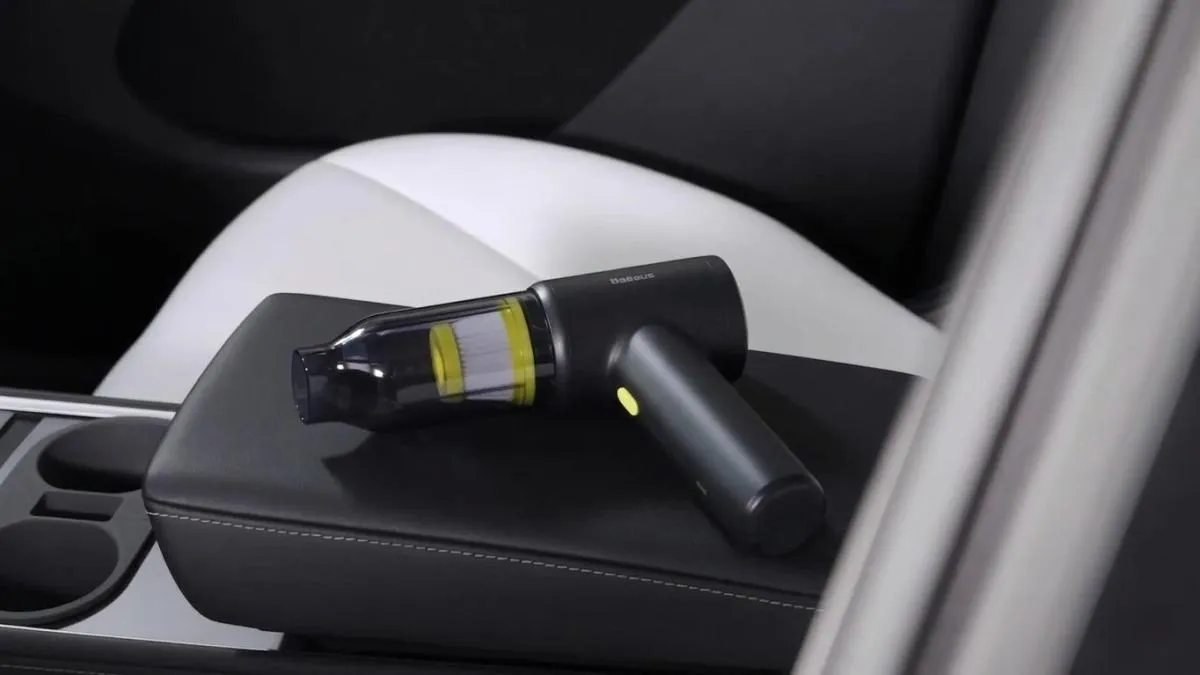 Este aspirador Baseus para el coche resuelve la limpieza de todos los asientos de forma rápida y sin cables