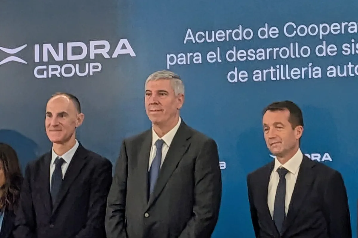 Escribano reivindica la estrategia industrial en Indra en la alianza con la coreana Hanwha para la nueva artillería: "Crearemos 500 empleos directos y 2.000 indirectos. Esto no se hacía antes"