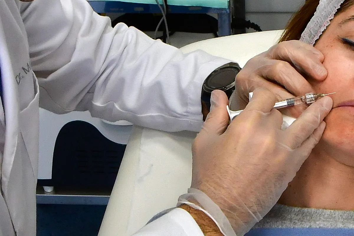 Sanidad pone coto al intrusismo laboral en las clínicas de estética con una nueva legislación que entrará en vigor en julio