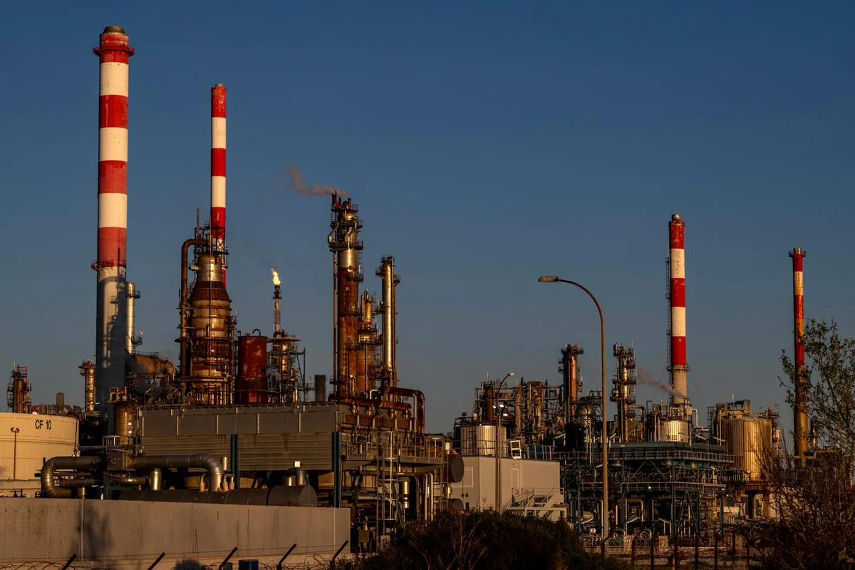 Guerre au Moyen-Orient : le gouvernement français en appelle aux raffineries pour alléger la tension sur les prix des carburants