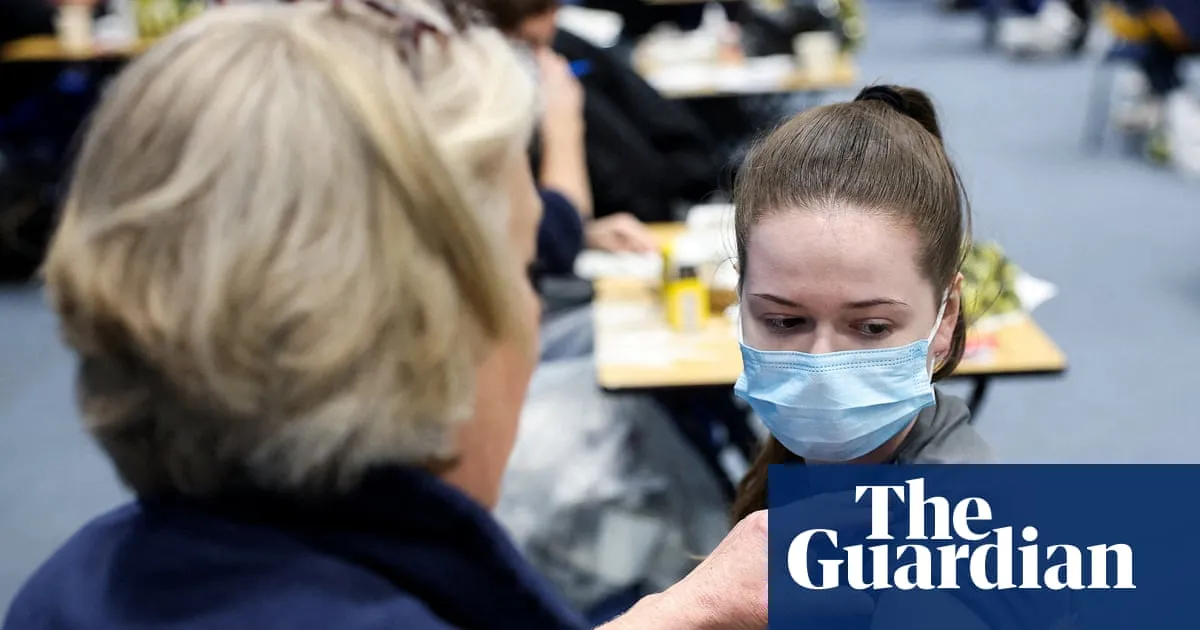 Meningitis B vaccine scheme widened to include some year 11 pupils in Kent