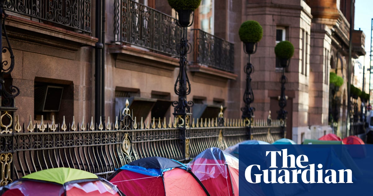 Thousands to avoid Christmas on streets as Home Office ordered to delay refugee evictions