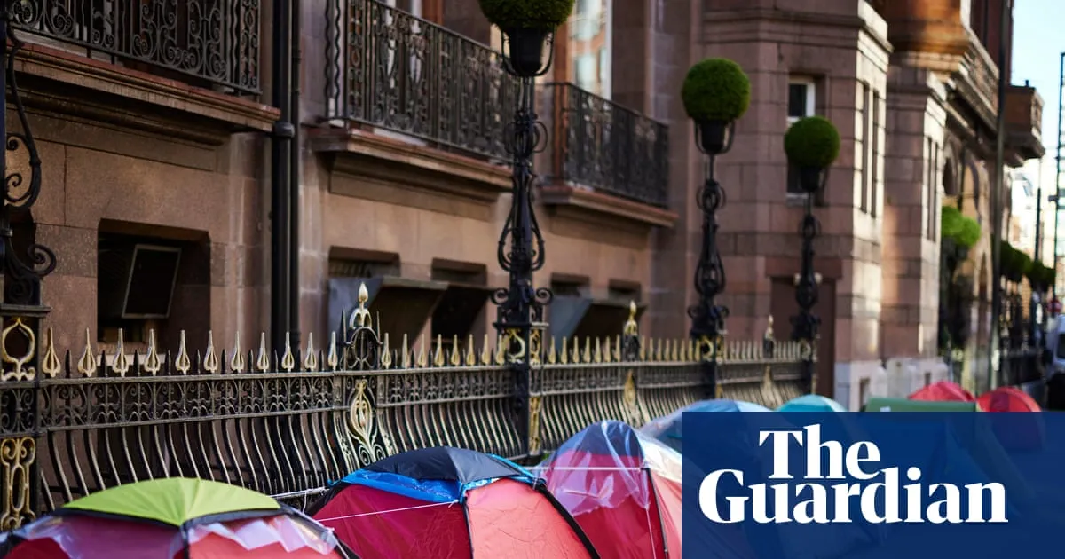 Thousands to avoid Christmas on streets as Home Office ordered to delay refugee evictions