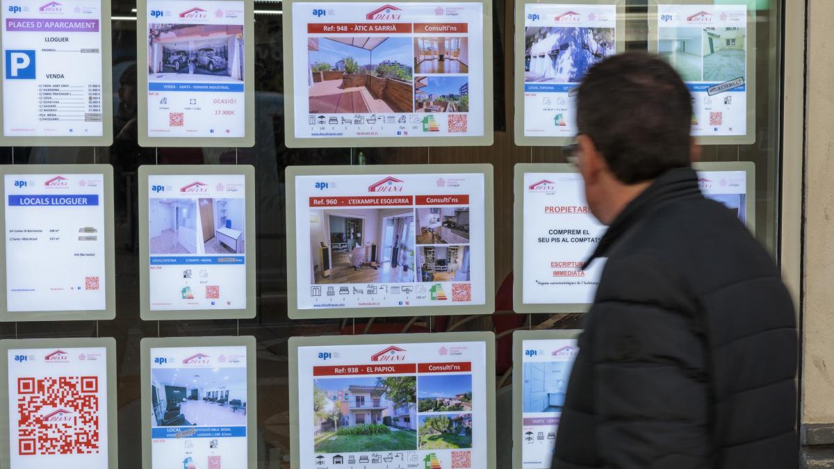 
                El Euribor da su mayor salto diario en casi 20 años y ya roza el 3%, disparado por la guerra
            