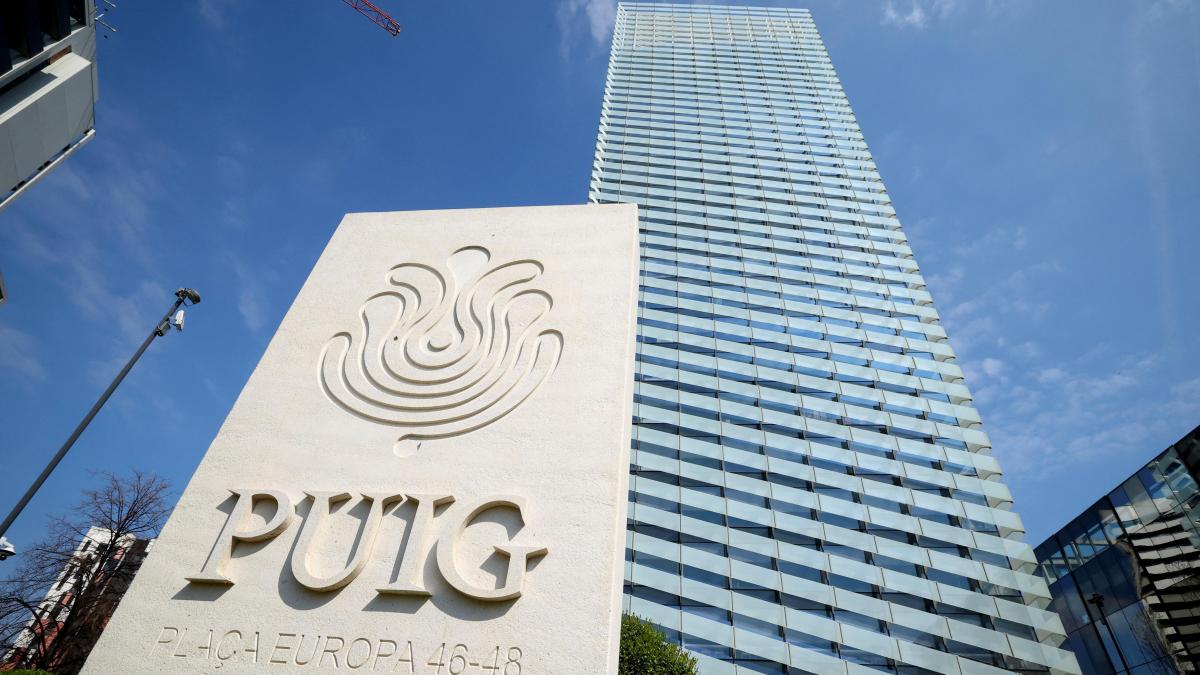 
                 La fusión de la catalana Puig y la americana Estée Lauder crearía el tercer grupo de cosmética más grande del mundo
             