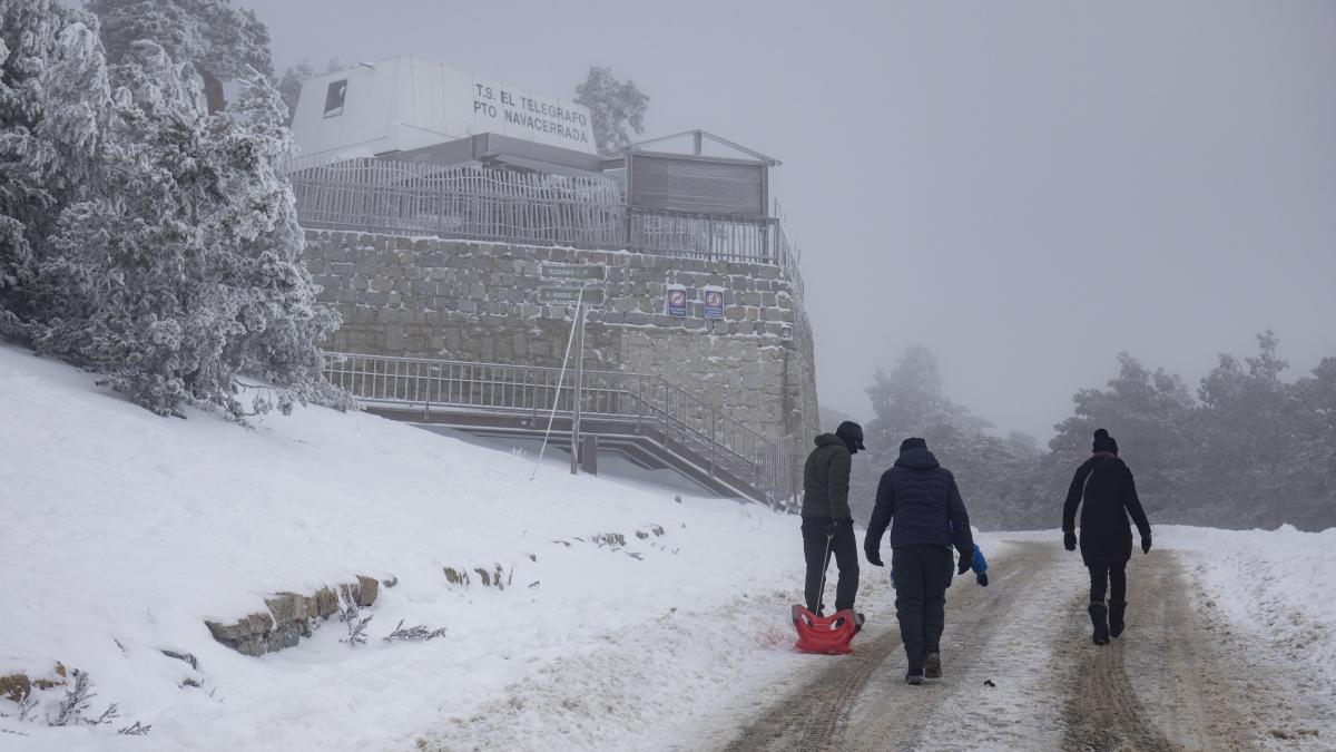 
                            El Supremo avala el desmantelamiento de la estación de esquí del puerto de Navacerrada
                        