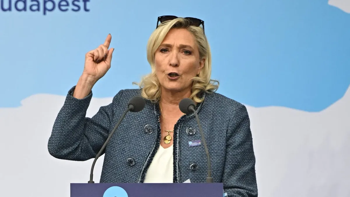 L'Etat "se comporte comme un profiteur de crise" : Marine Le Pen fustige les "recettes indues" liées à la hausse du prix des carburants