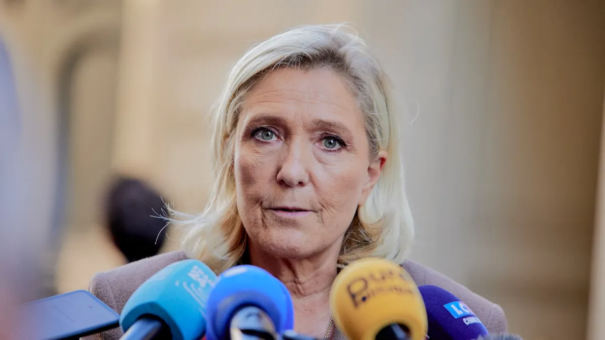 "C'est un fait, c'est mécanique": Marine Le Pen insiste et assure que la flambée du carburant fait gonfler les recettes de l'Etat