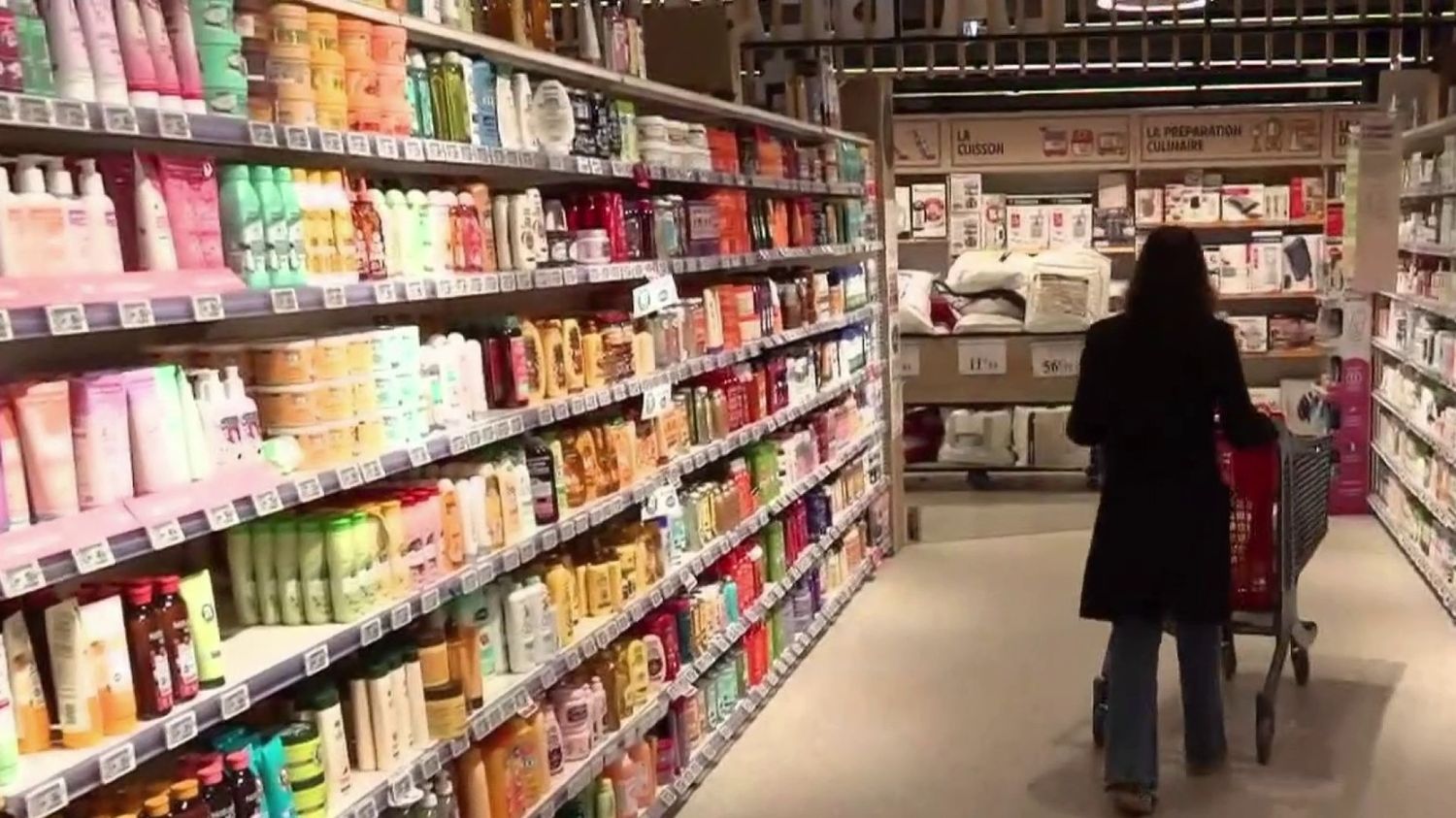 La flambée du cours du pétrole pourrait aussi se répercuter sur les prix des produits emballés dans du plastique