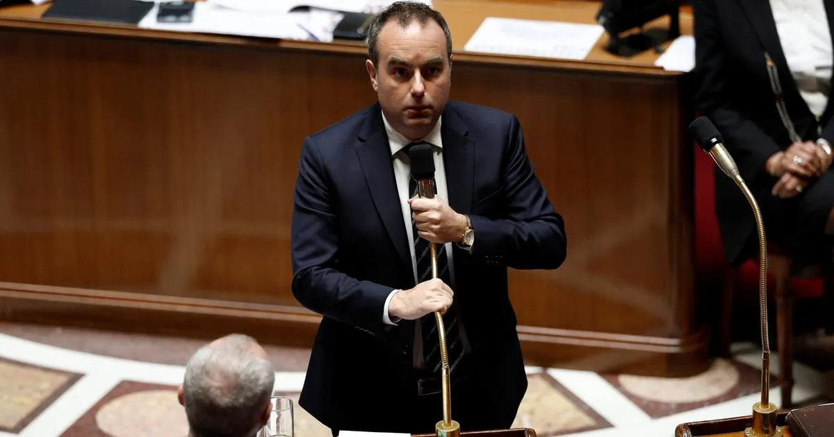 Carburants : le gouvernement prépare des propositions pour les «grands rouleurs», déclare Sébastien Lecornu