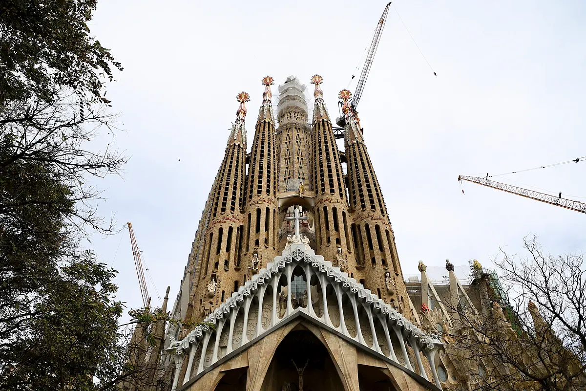 La Sagrada Familia está "muy cerca" de llegar a un acuerdo con los vecinos para construir la última fachada: "Nadie se quedará sin vivienda en el distrito"