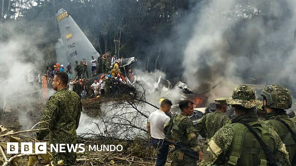 Qué se sabe del accidente de un avión militar que dejó al menos 68 muertos en el sur de Colombia