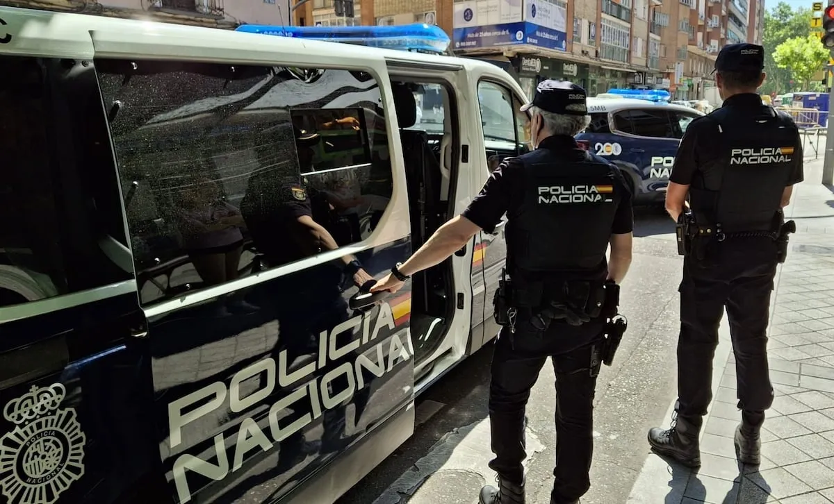 Dos detenidos en Vallecas tras una huída kamikaze en un coche robado con una niña de dos años a bordo