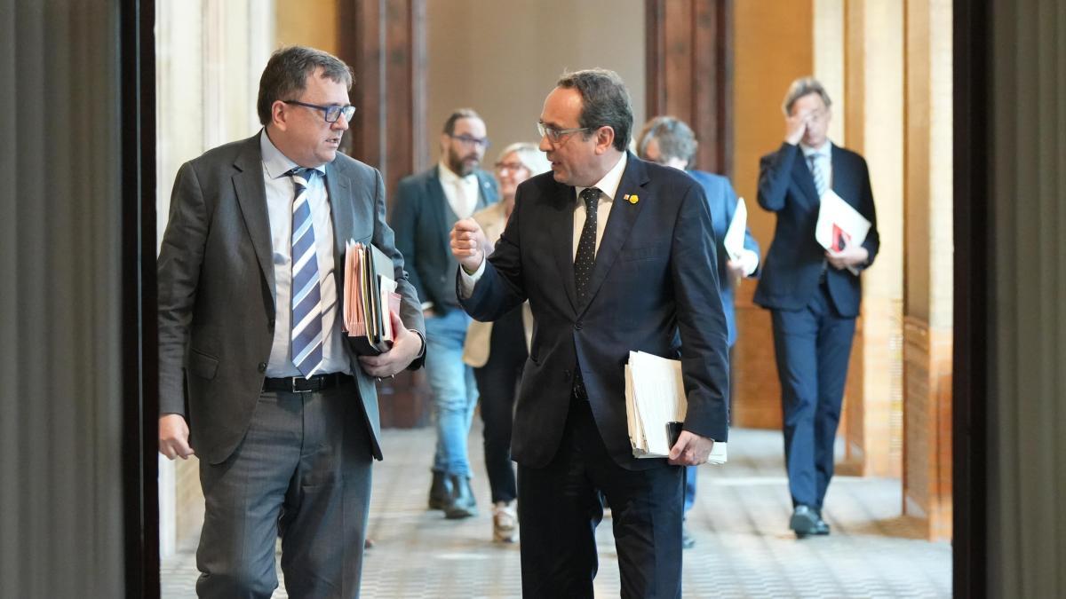 
                                                                          El Parlament recurrirá la sentencia que elimina el requisito del B2 de catalán para la plaza de chófer
                                                                      