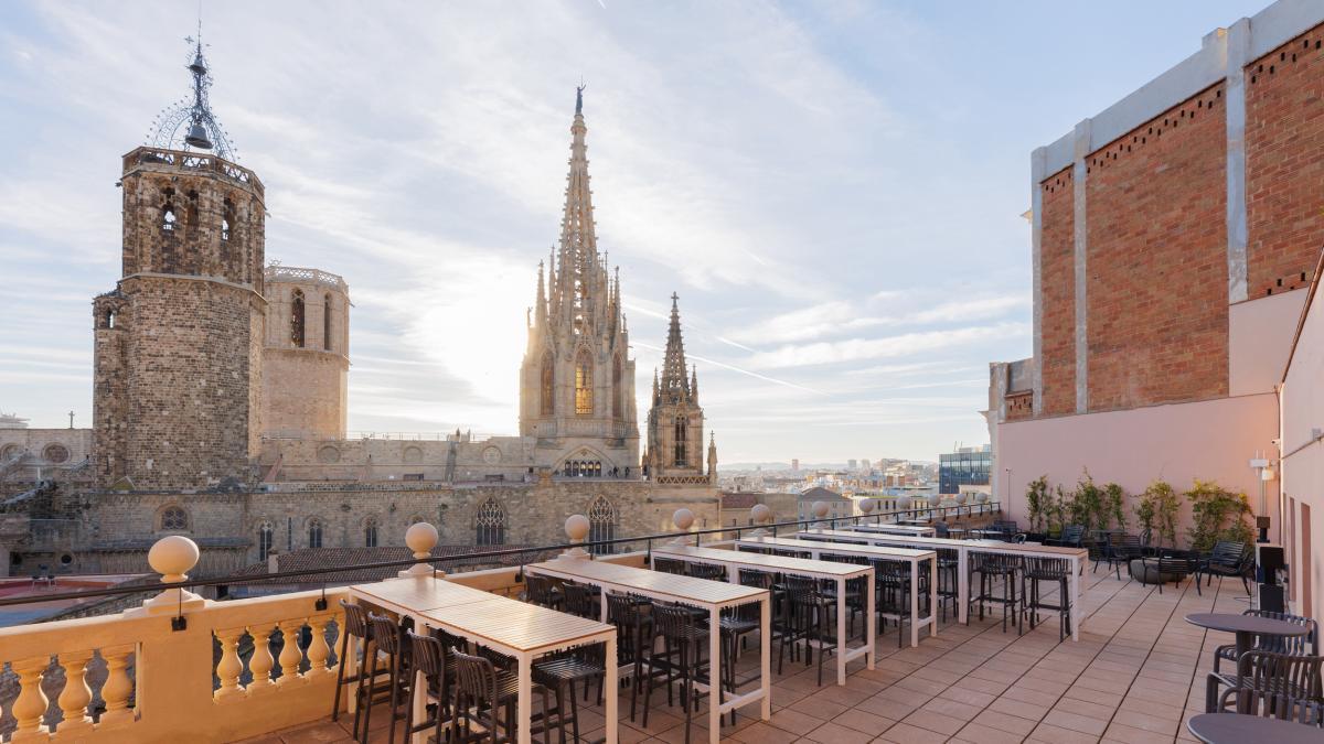 
                                                                                              Barcelona recupera el Casal del Metge tras una rehabilitación integral
                                                                                          