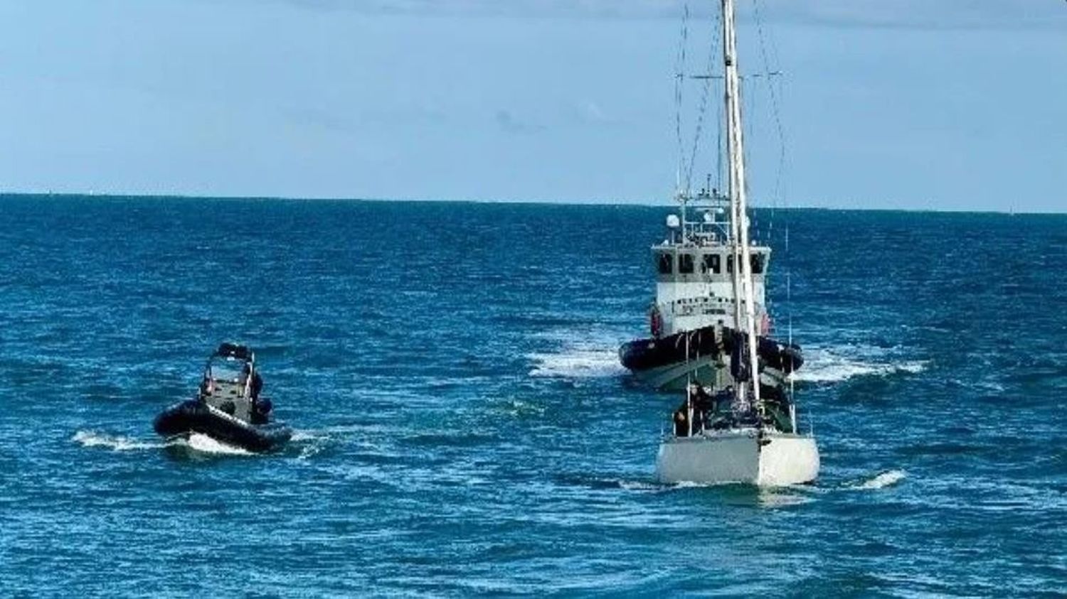 Ils faisaient traverser la Manche à des migrants à bord d'un yacht : deux Ukrainiens condamnés par la justice britannique
