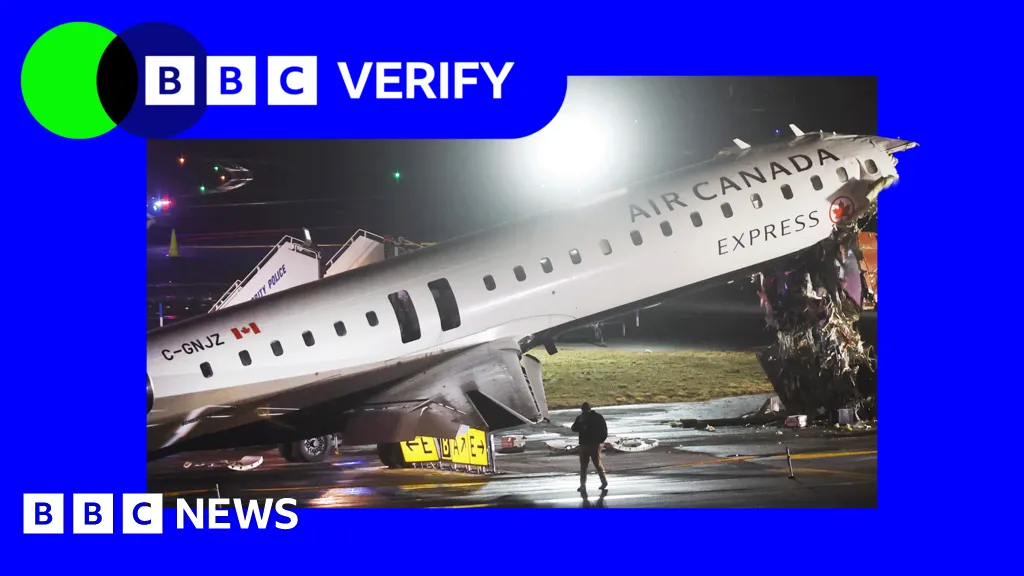 What happened in the seconds before Air Canada plane crashed at LaGuardia