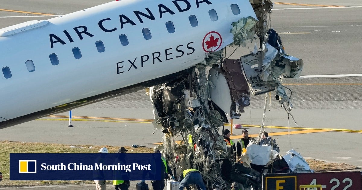 US officials downplay controller ‘distraction’ in New York LaGuardia plane crash