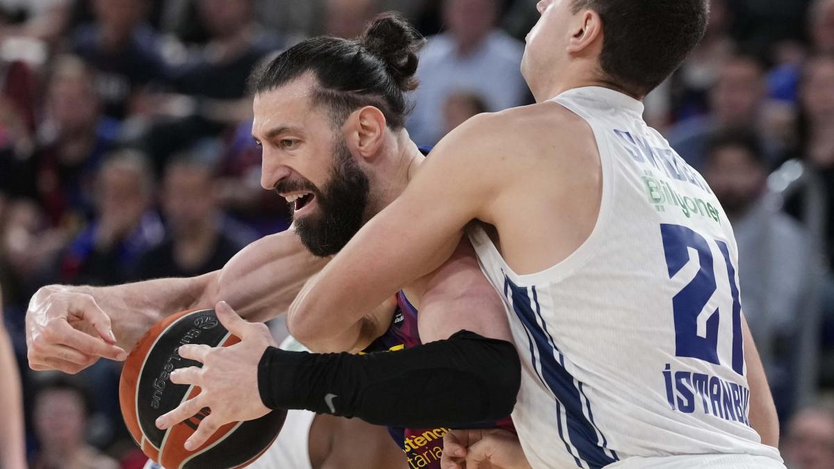 
                                   El Barça bate al Efes y mantiene sus opciones de meterse en el playoff de la Euroliga
                               