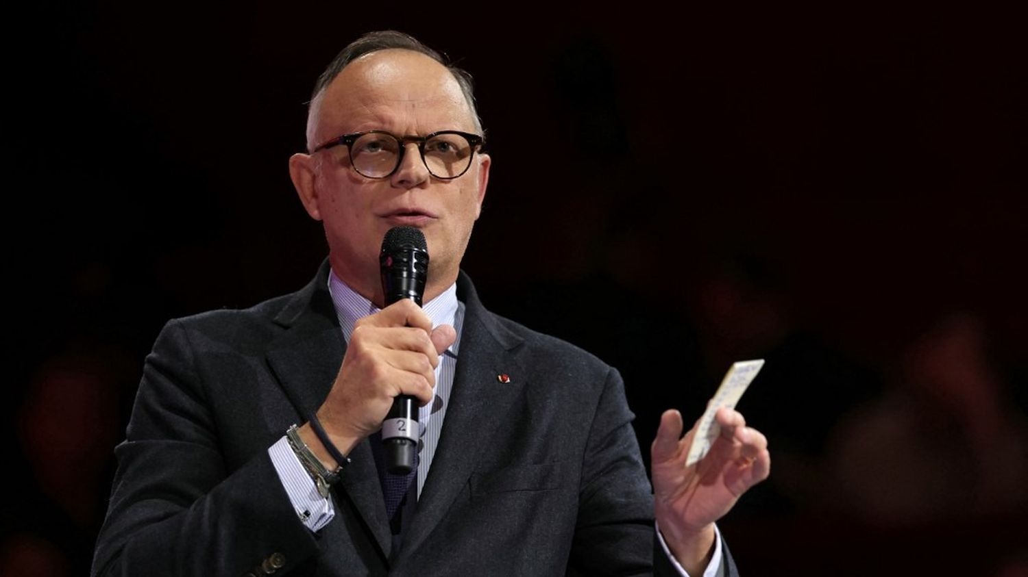 "Le moment venu, j'entrerai dans la campagne présidentielle de manière déterminée", affirme Edouard Philippe sur France 2