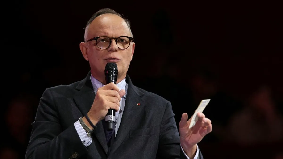 "Le moment venu, j'entrerai dans la campagne présidentielle de manière déterminée", affirme Edouard Philippe sur France 2