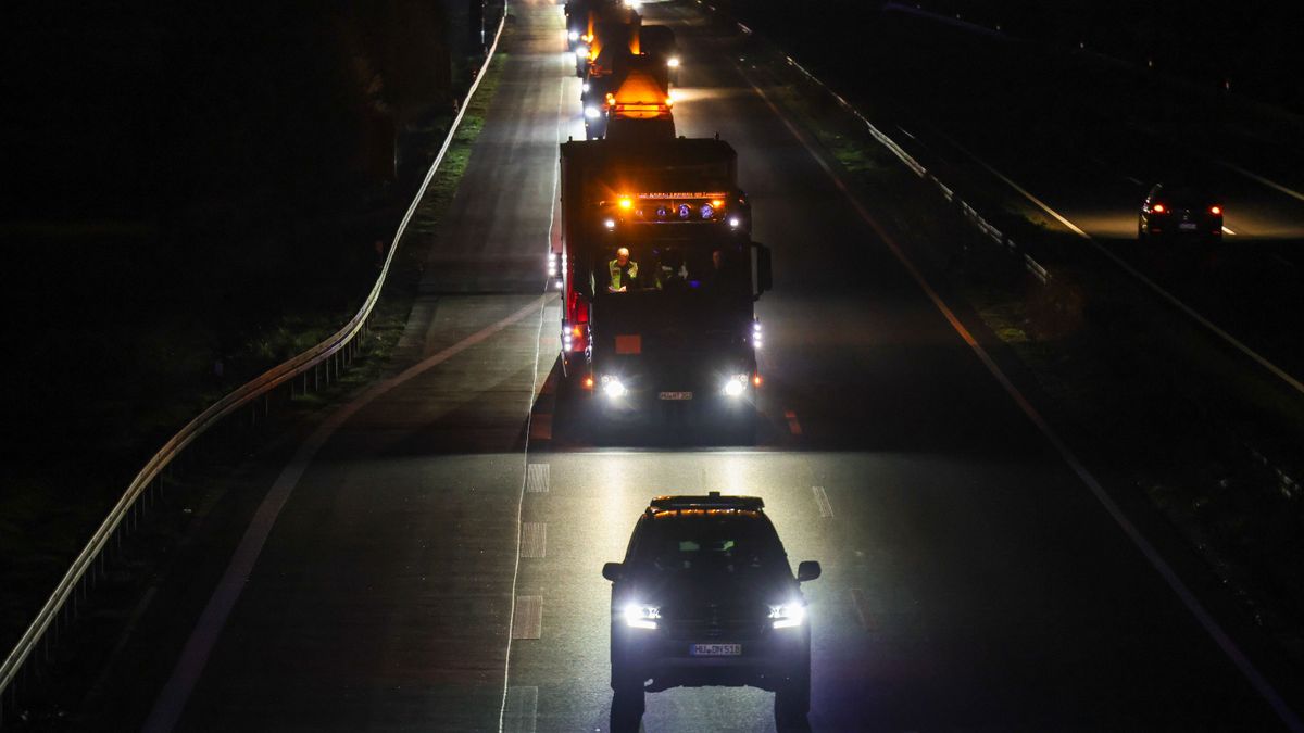 Castor-Transport durch Nordrhein-Westfalen gestartet - Massive Proteste und Großeinsatz der Polizei