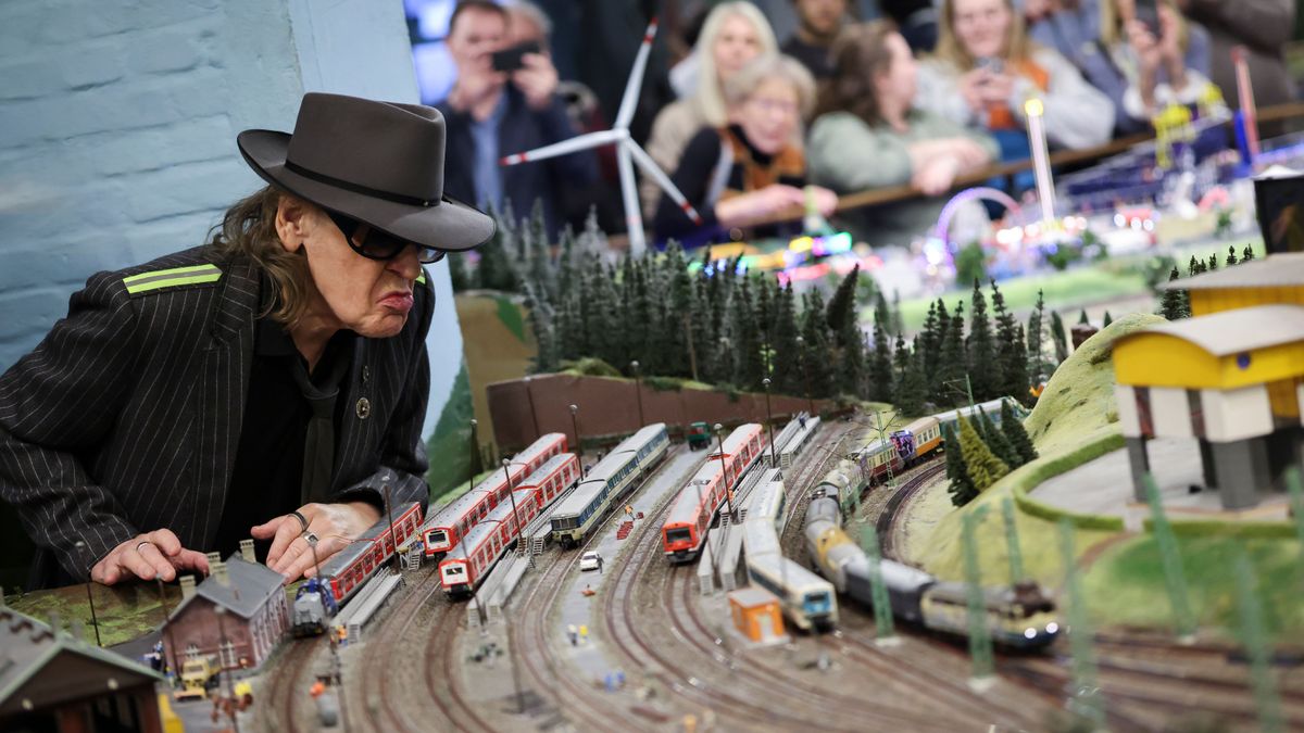 Udo Lindenberg: Musiker eröffnet in Hamburg einen Modellzug mit den Stationen seiner Karriere