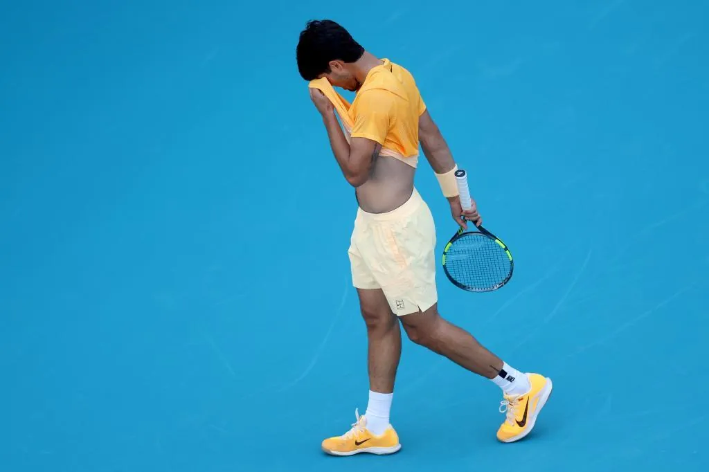 Carlos Alcaraz y una crisis previsible: "Ha acumulado demasiado y se ha desbordado; ha sufrido una lesión psicológica"