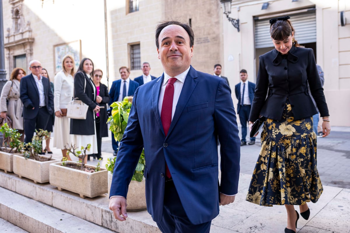 La Diputación de Valencia contrata a la pareja de Pérez Llorca por “urgente necesidad” con un sueldo de 52.000 euros anuales  