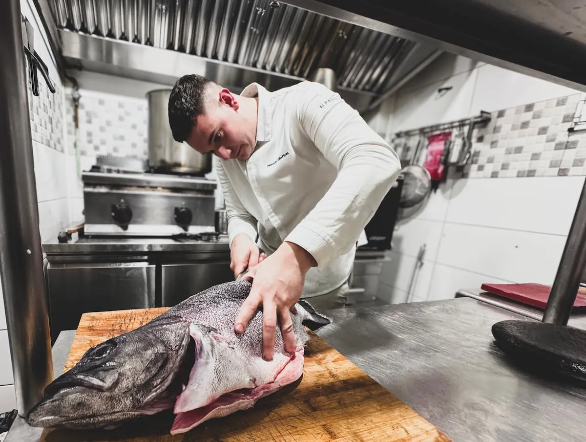 El Pandora, de vender gofres a ser un referente del pescado del Cantábrico