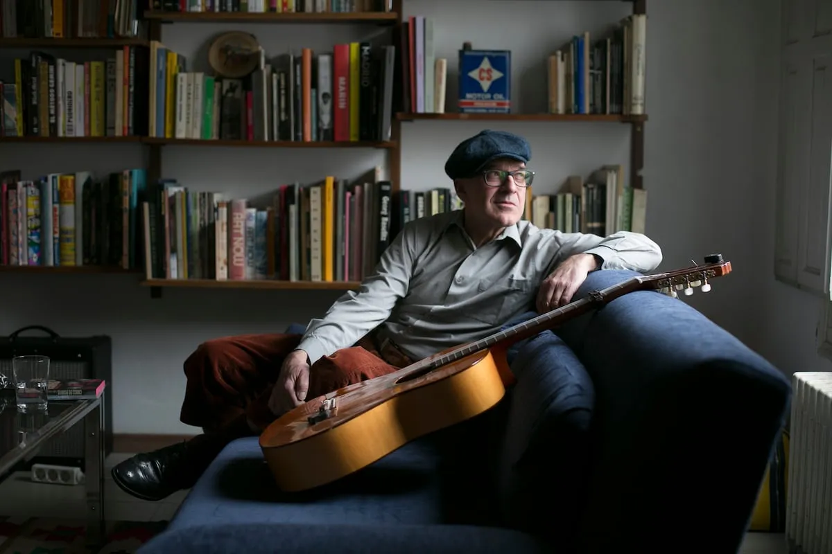 Víctor Coyote, músico y artista: “Es absurdo analizar las letras del reguetón como si fueran de Shakespeare”