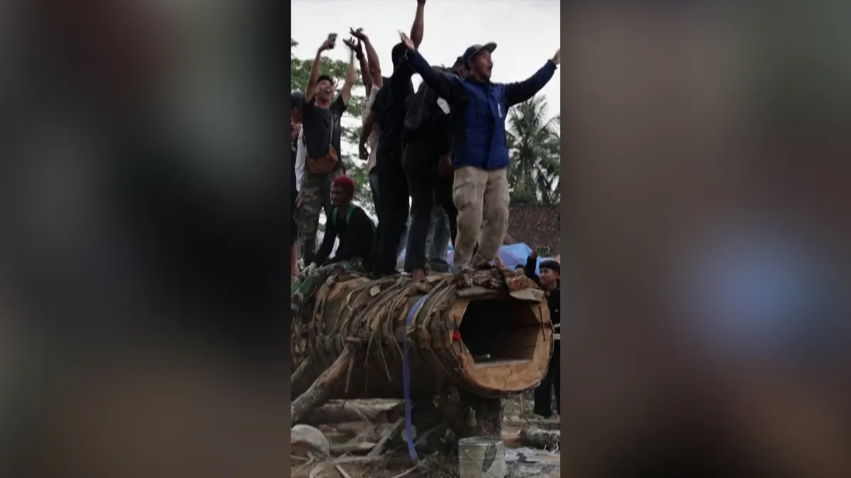 Indonesians fire wooden cannons in post-Eid tradition
