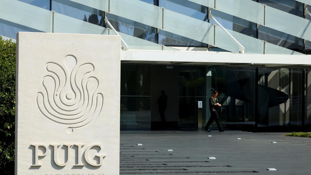 
                    El mercado apuesta a una posible opa de Lauder y dispara la acción de Puig
                