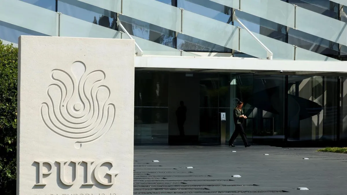 
                    El mercado apuesta a una posible opa de Lauder y dispara la acción de Puig
                