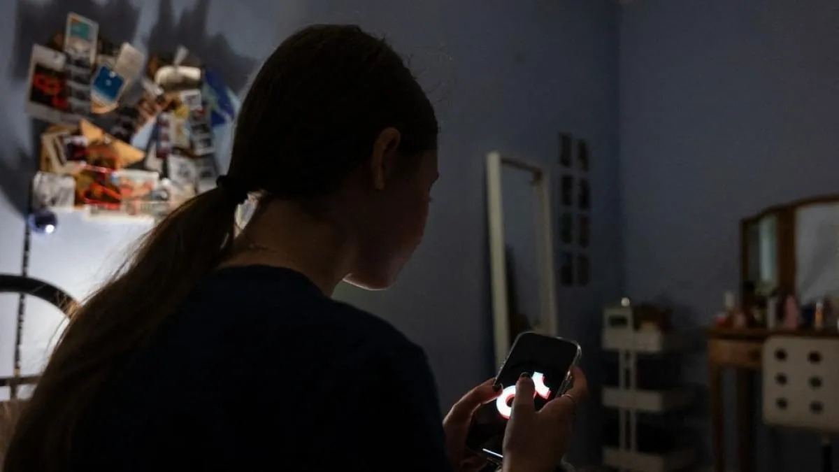 
                                 Los adolescentes con menos recursos son más vulnerables a efectos del uso compulsivo de las redes sociales
                             