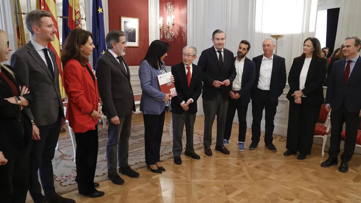 
                                               El bloqueo de los órganos estatutarios valencianos quiebra la institucionalidad
                                           