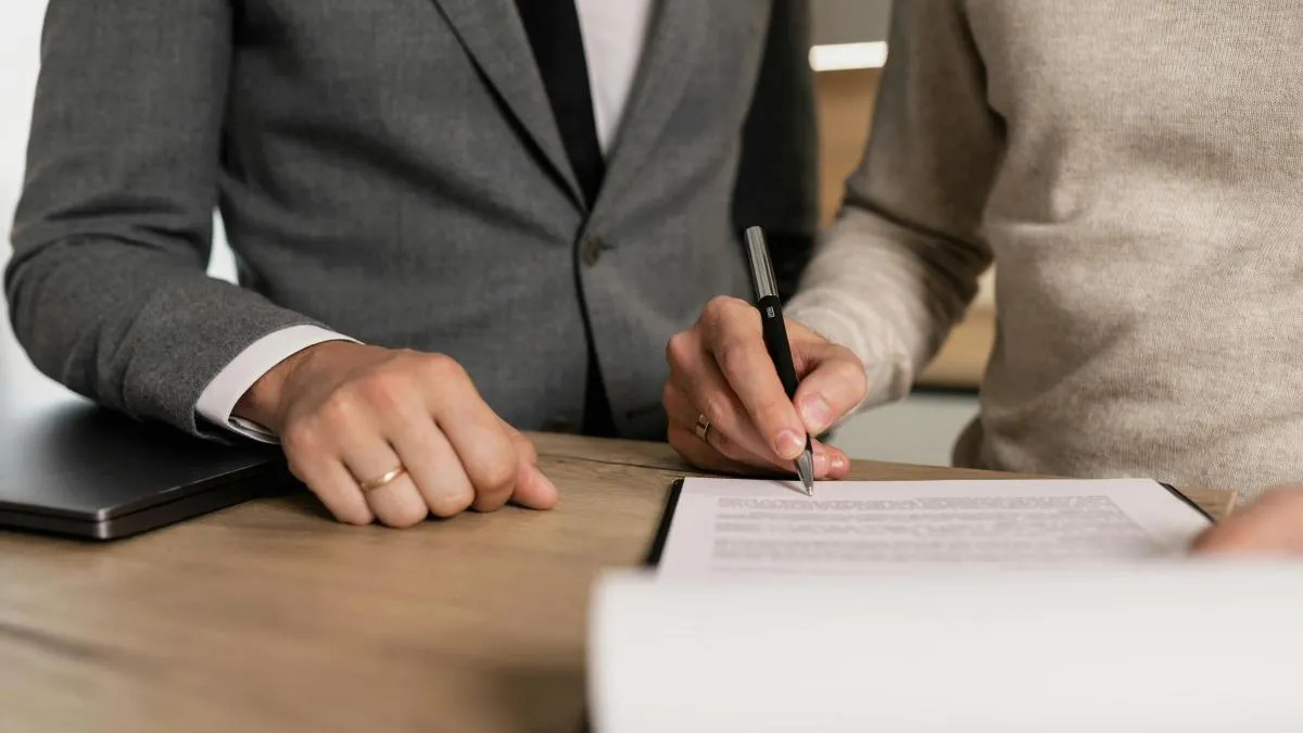 
                                                             ¿Encadenas contratos temporales? Cuándo la ley te reconoce como fijo automáticamente
                                                         