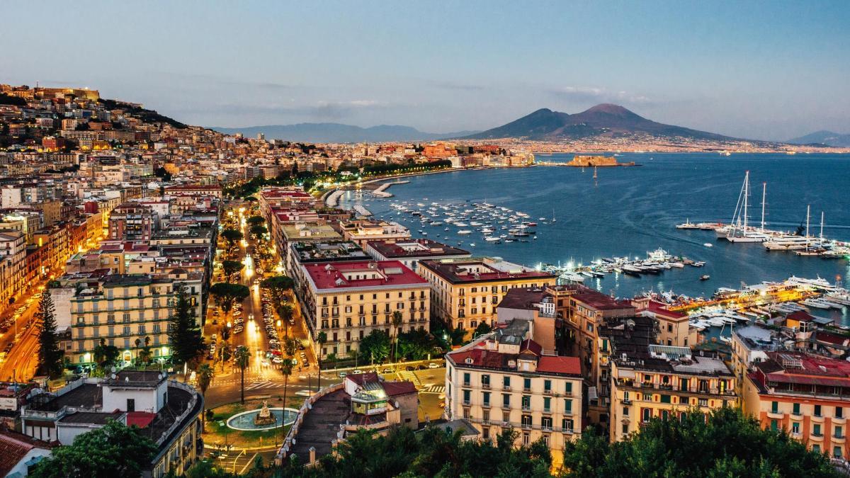 48 horas en Nápoles: de Carlos de Borbón a Maradona