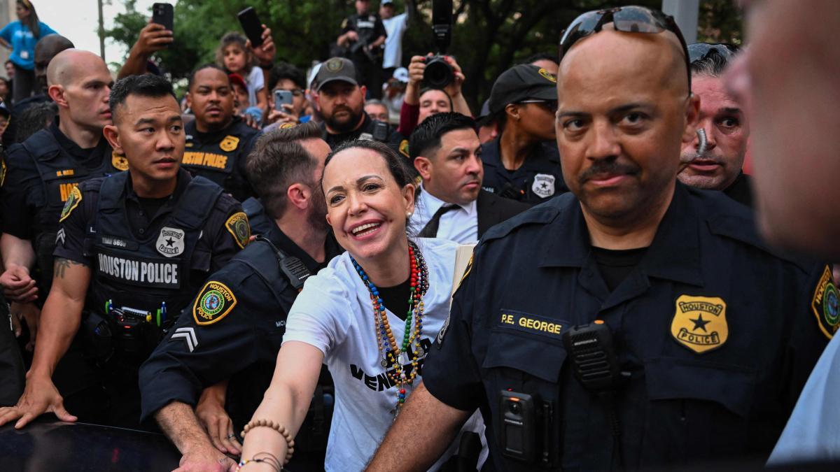 Machado ve al chavismo “debilitado” por Trump