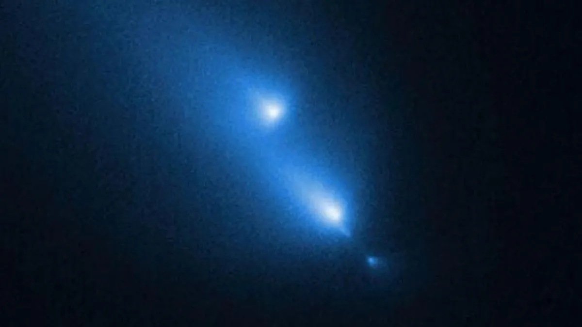 
                                                                                                                                             El Hubble capta por azar la desintegración de un cometa
                                                                                                                                         
