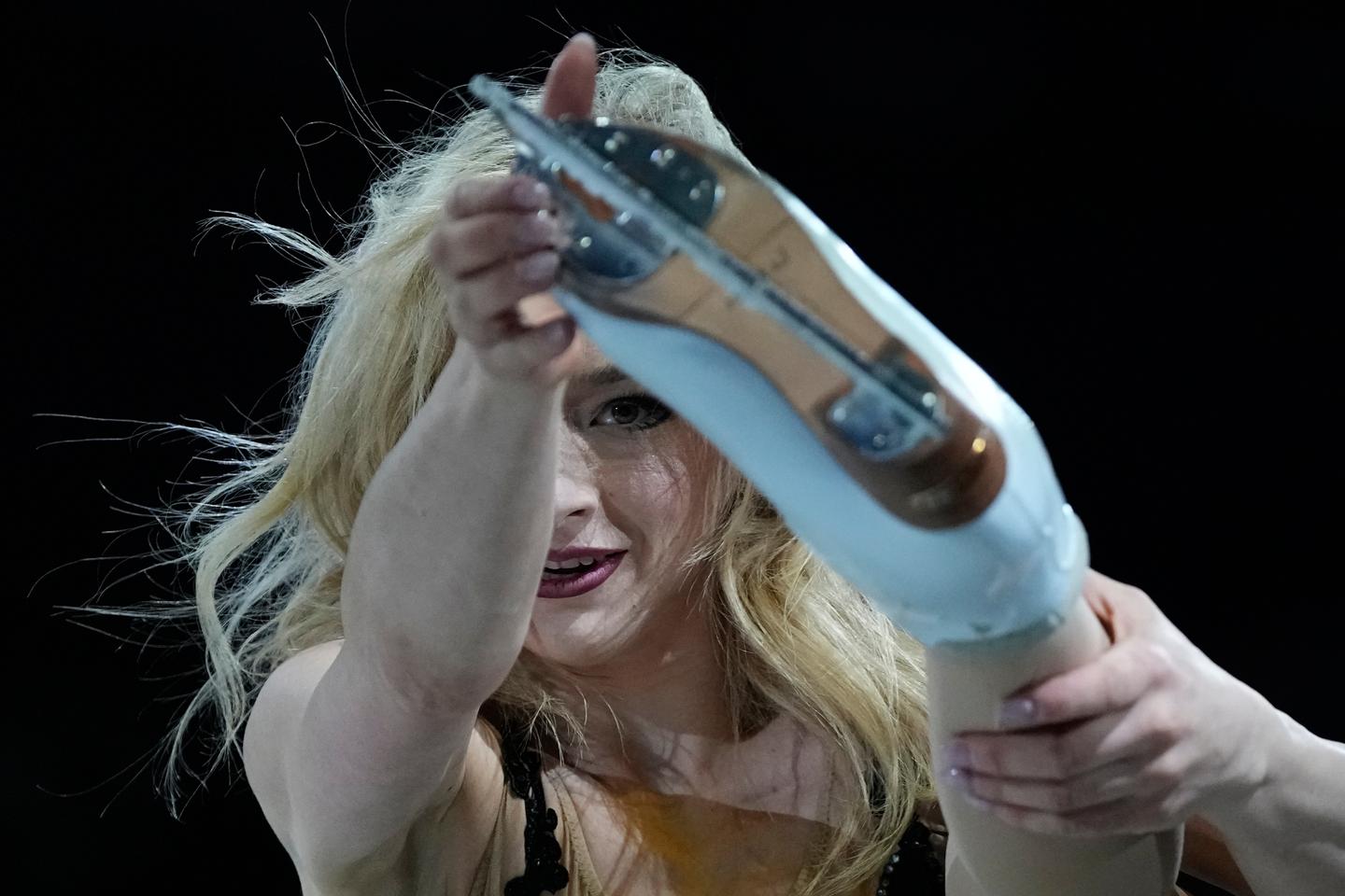 Amber Glenn, cheffe de file des patineuses artistiques américaines, refend la glace et les tabous aux Mondiaux de Prague