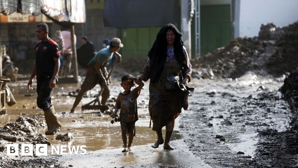 Death toll in Indonesia floods passes 500